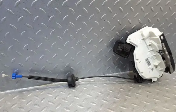 Seat Leon (5F) Rear door lock 5K4839015Q