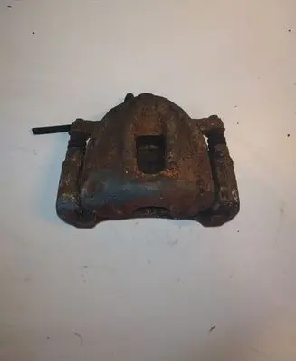 Toyota Corolla Verso E121 Front brake caliper