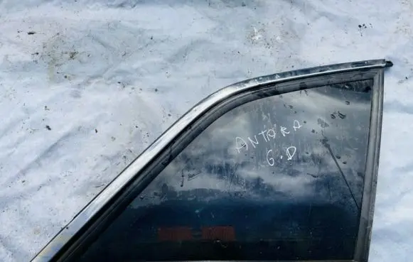 Opel Antara Rear side window