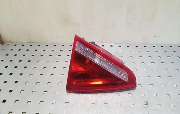 Tailgate rear/tail lights