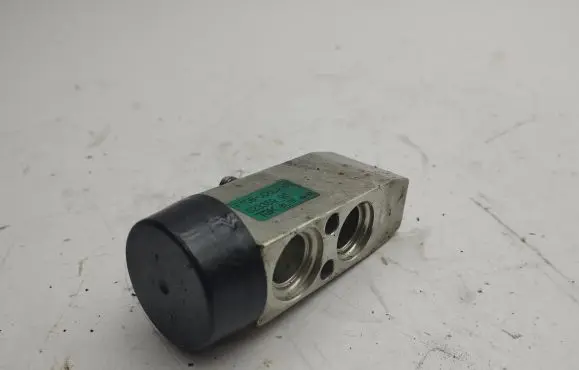 KIA Sorento Air conditioning (A/C) expansion valve 52335990