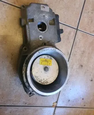 Audi 80 90 B3 Fuel distributor 0438121089 051133353