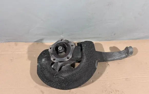 Front wheel hub spindle knuckle