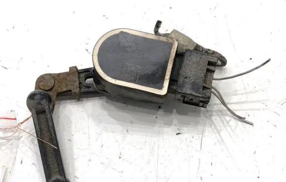 Headlight/headlamp level sensor
