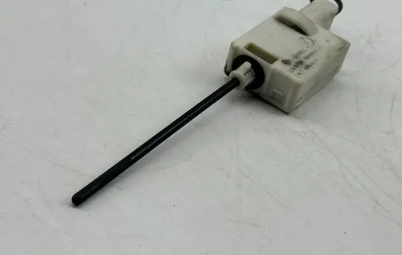 Opel Vivaro Fuel tank cap lock 8200032984 91165188