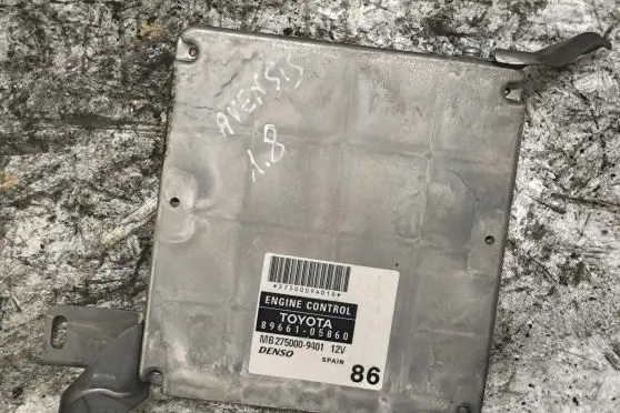 Toyota Avensis T250 Engine control unit/module