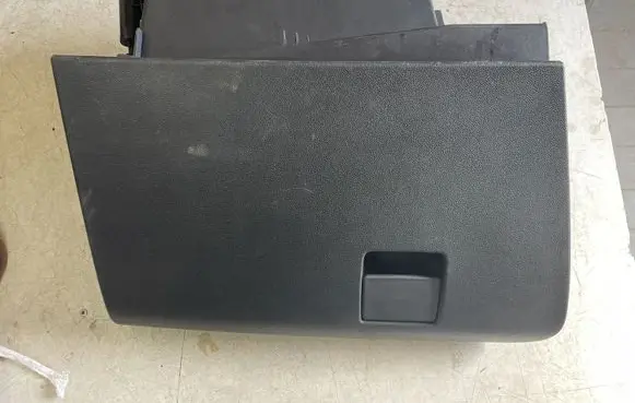 Opel Astra H Glove box 13191459
