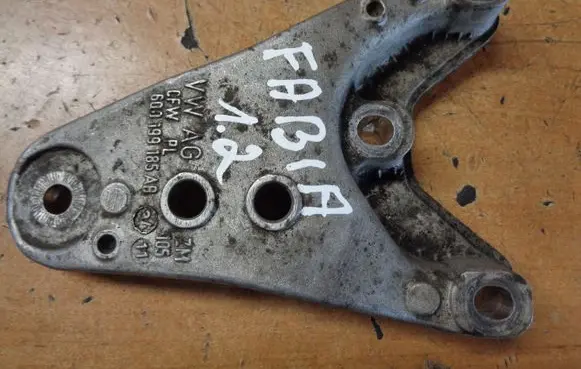 Skoda Fabia Mk2 (5J) Engine mounting bracket 600199185