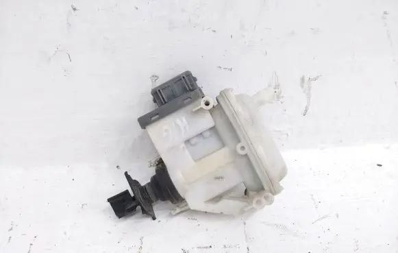 Volkswagen PASSAT B4 Central locking vacuum pump 3A0862153B