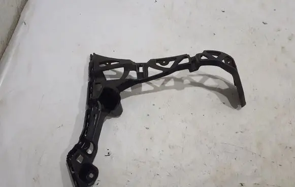 Rear bumper mounting bracket