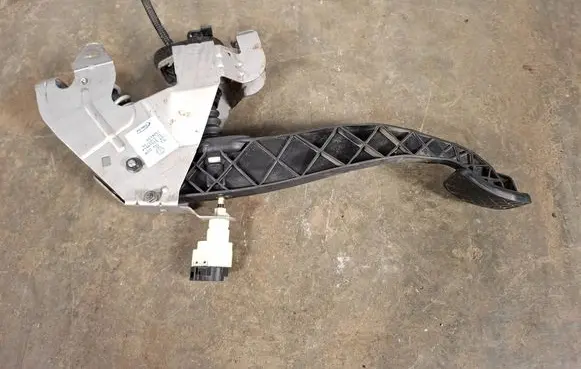 Volkswagen Transporter - Caravelle T5 Clutch pedal 7E1721059F 1528539