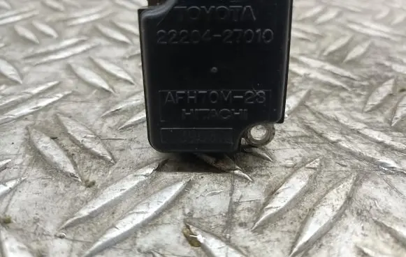 Toyota Avensis T250 Mass air flow meter 2220427010
