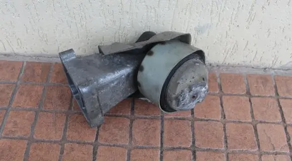 Mercedes-Benz C W203 Engine mount vacuum valve A2712230804