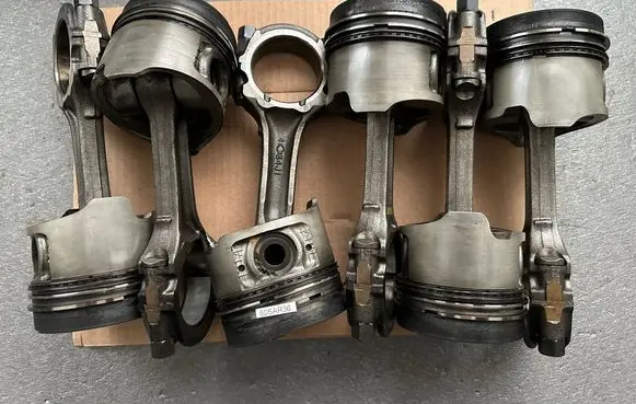 Nissan Patrol Y60 Piston with connecting rod 1201022J64
