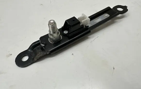 Toyota Camry VIII XV70 Seat belt height adjuster 