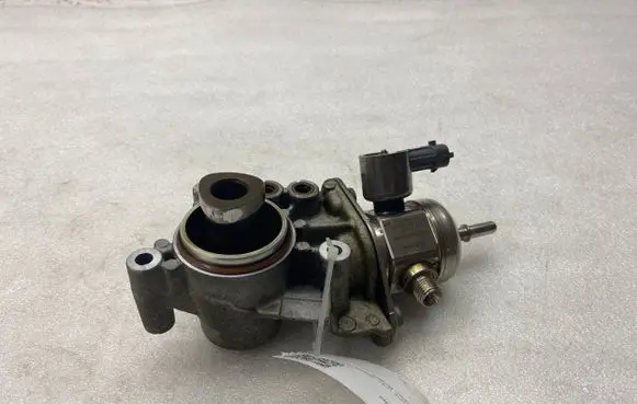 Peugeot 5008 II Fuel injection high pressure pump 9802540080