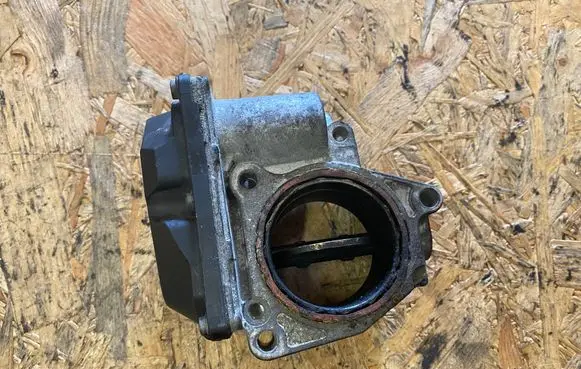 Volkswagen Caddy Throttle valve 03G128063M A2C53324665
