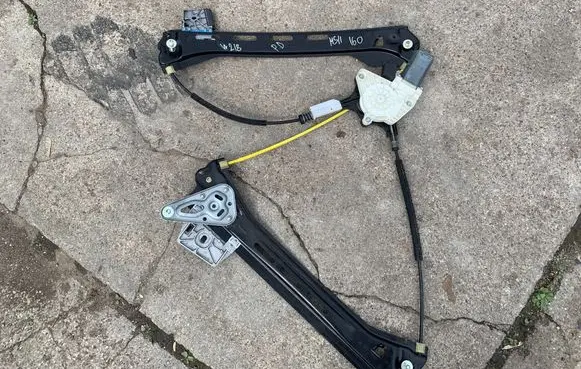 Mercedes-Benz CLS C218 X218 Front door window regulator motor A2078200542