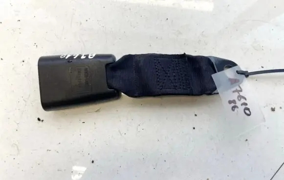 Alfa Romeo 147 Middle seatbelt buckle (rear) 10448490 c481-02a16
