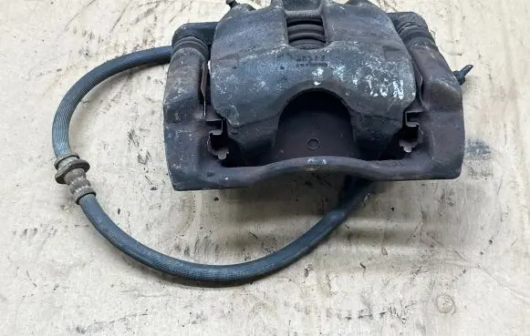 Nissan Note (E12) Front brake caliper