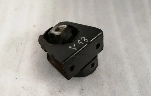 Toyota Corolla Verso AR10 Engine mount bracket 123610R010