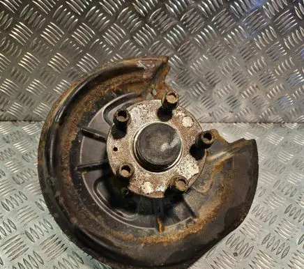 Volkswagen Golf V Rear wheel hub