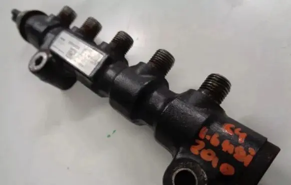 Citroen C4 Grand Picasso Fuel injector supply line/pipe 