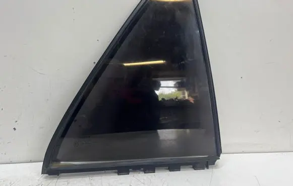 Toyota Avensis T250 Rear vent window glass 43R00048 DOT24AS2M68