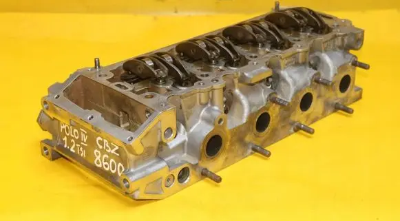 Volkswagen Polo IV 9N3 Engine head 