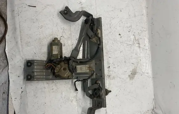 Mitsubishi Pajero Rear window wiper mechanism 