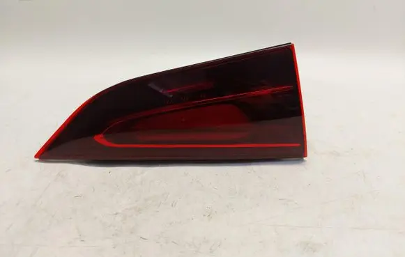 Tailgate rear/tail lights