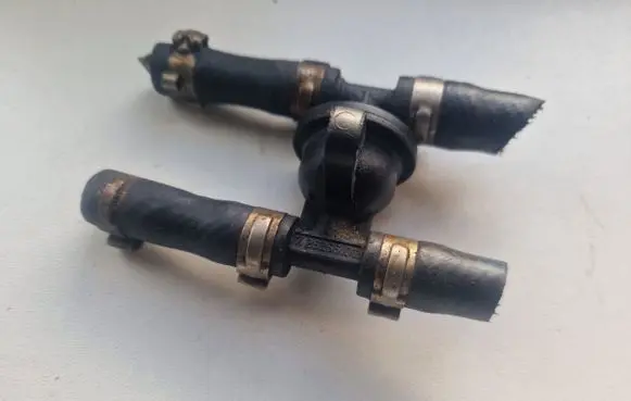 Mercedes-Benz S W220 Fuel injector supply line/pipe A0004780129