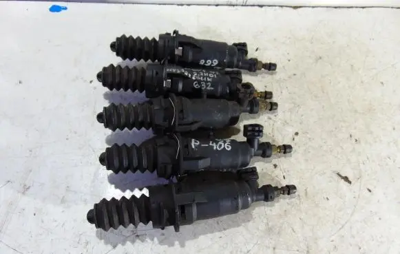 Peugeot 607 Clutch slave cylinder 
