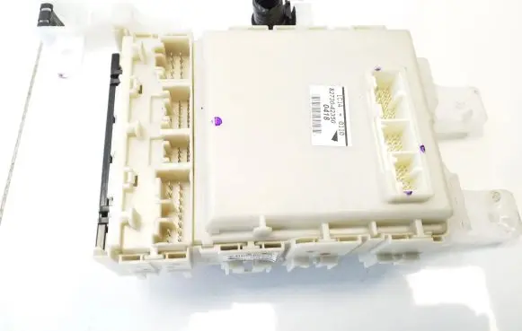 Toyota RAV 4 (XA30) Fuse module 8273042350