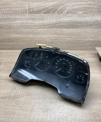 Opel Zafira A Speedometer (instrument cluster) 24419561HU 110080088