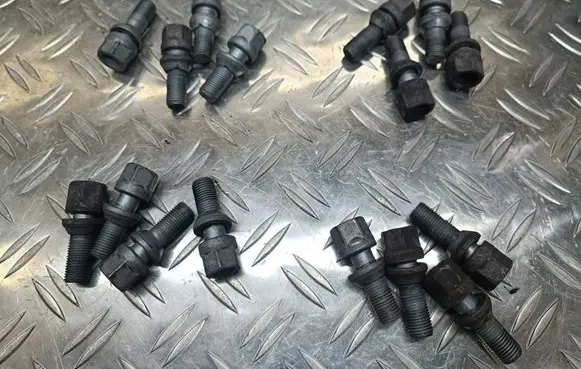 Peugeot 208 II Nuts/bolts 