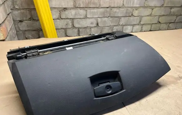 BMW 5 E60 E61 Glove box 314330000 A114KH73S