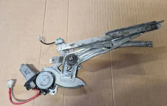 Mitsubishi Pajero Sport I Front door window regulator with motor 5713A020