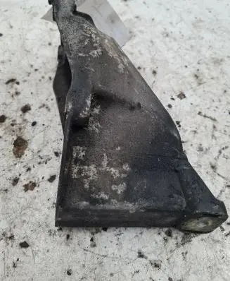 Volkswagen PASSAT B5 Engine mounting bracket 8D0199307