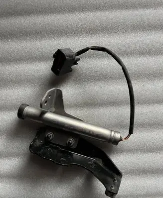 Volvo S90, V90 Bonnet Pedestrian Airbag Actuator 31651404