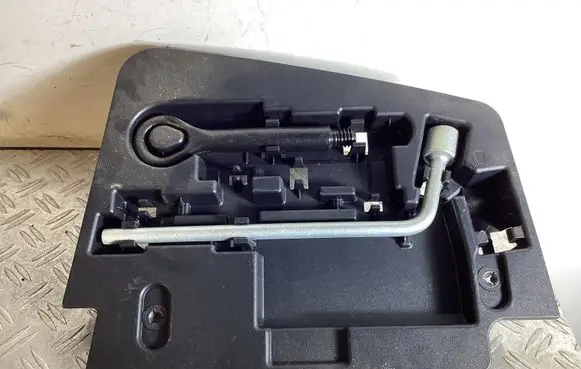 Lexus GS 250 350 300H 450H Tool set 6259730020