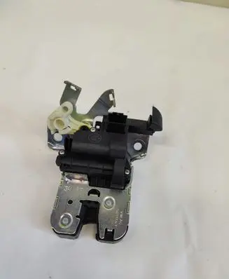 Skoda Superb B8 (3V) Tailgate/trunk/boot lock/catch/latch 3V0827505C