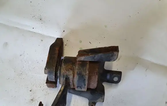 Toyota Corolla Verso E121 Engine mount bracket NOCODE