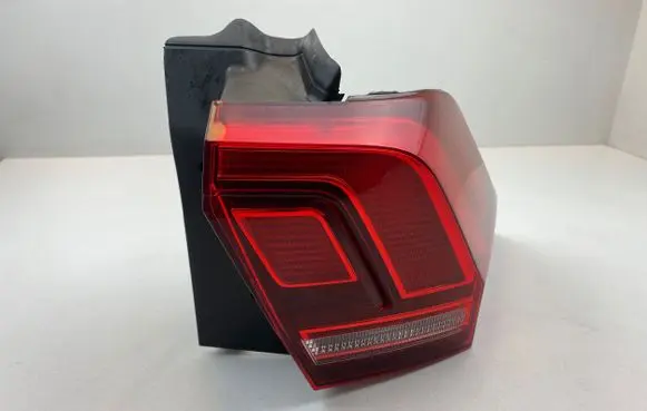 Volkswagen Tiguan Allspace Rear/tail lights 5NN945096A 2SD01326604 00146887