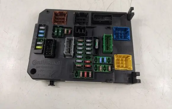 Peugeot 508 Fuse module 9665547580
