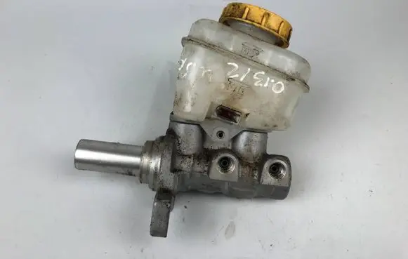 Subaru Outback Master brake cylinder