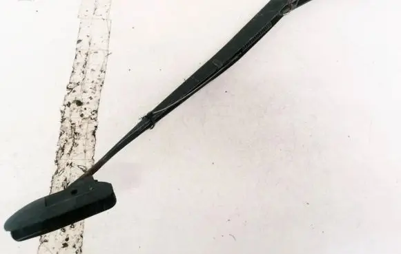 Front wiper blade arm