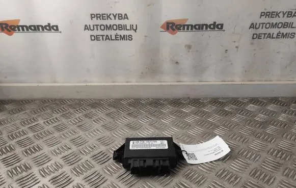 Opel Astra J Seat control module 13577725 5DS93378150AA