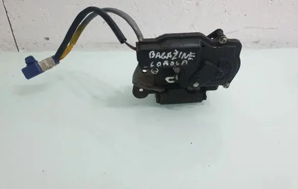 Toyota Corolla Verso AR10 Loading door lock 