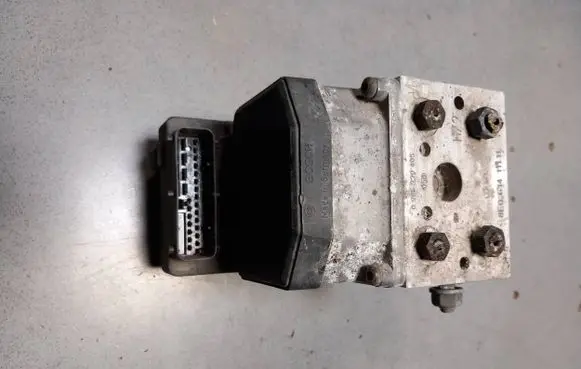 Volkswagen PASSAT B5 ABS Pump 8E614111B 0265220405